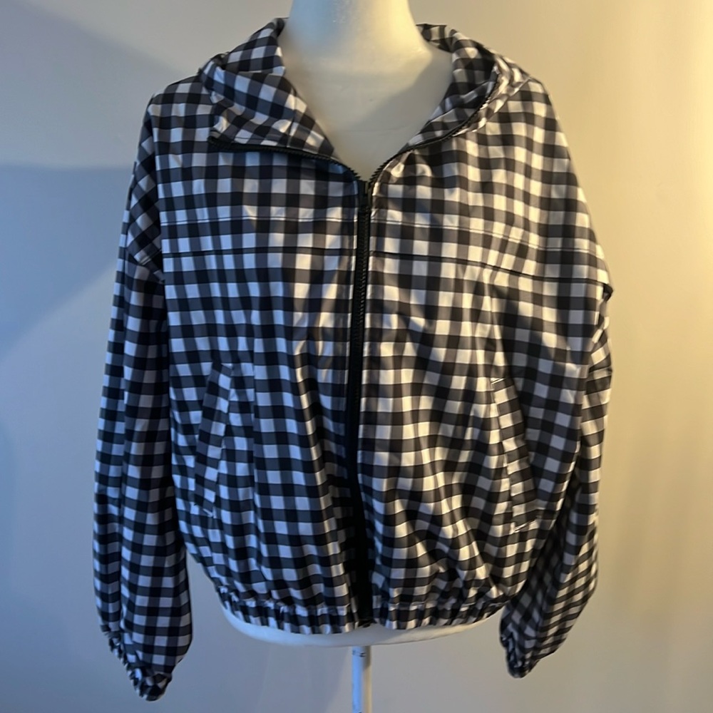 United Colors of Benetton Checkered Blk/White windbreaker Women’s Medium